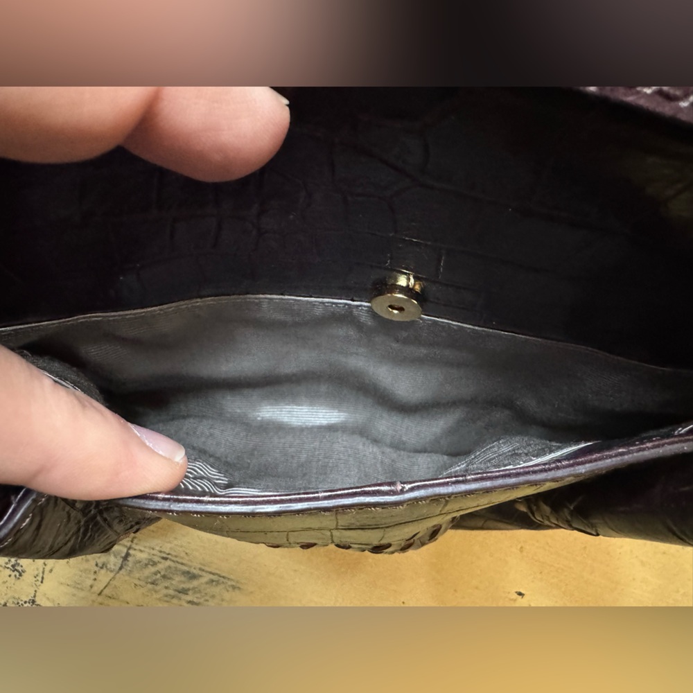 Elegant Brown Leather Handbag - Picture 4 of 13
